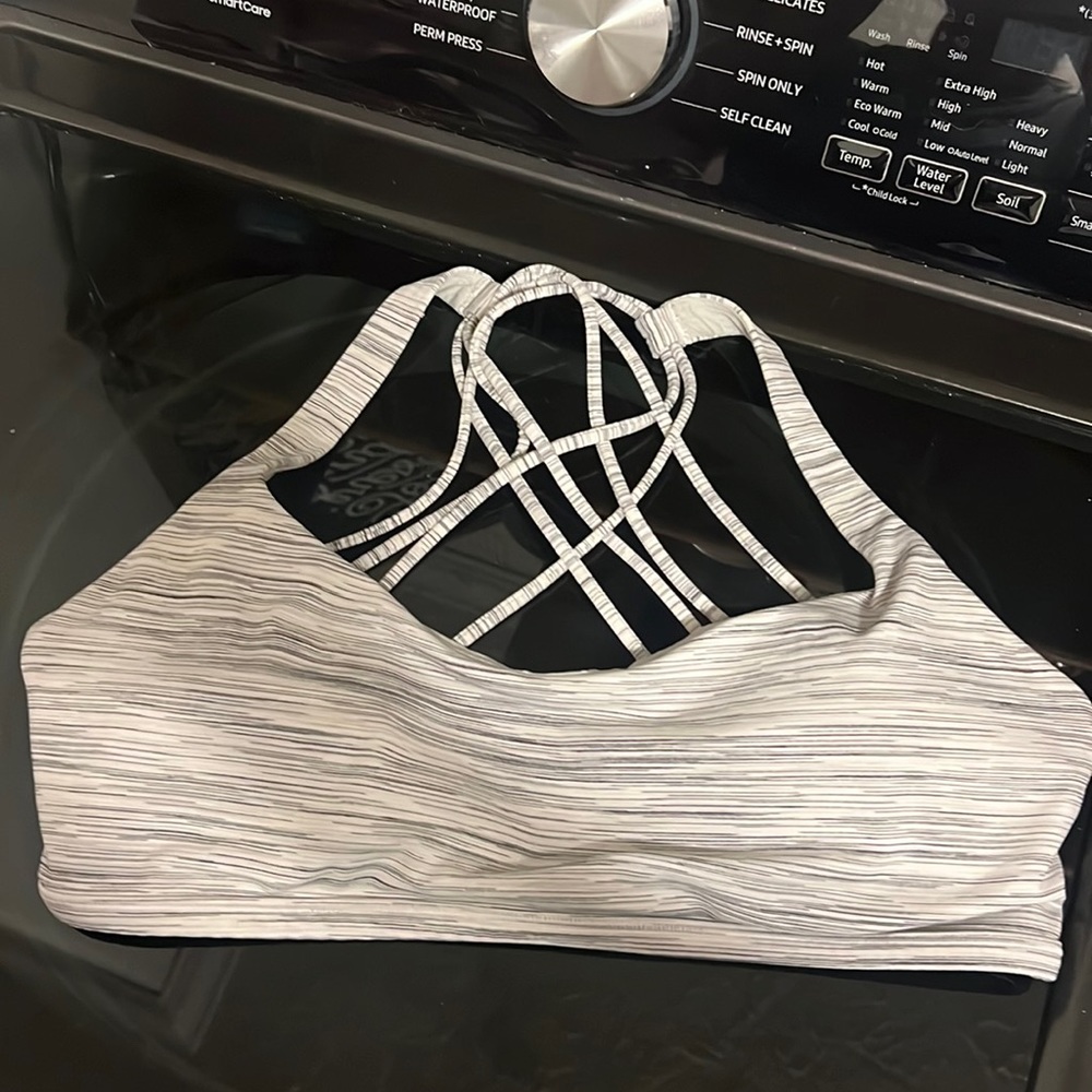 Lululemon Sports Bra size 12 never worn
